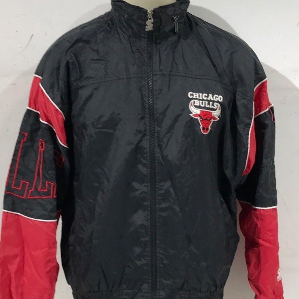 VINTAGE 90S NBA CHICAGO BULLS EMBROIDERED HIDDEN HOOD WINDBREAKER Size LG